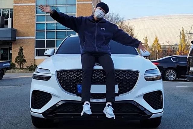 ▲도쿄 올림픽 이후 제네시스 GV70을 받은 안산(사진=안산 SNS)