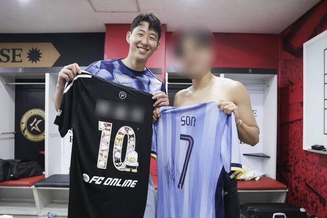 ▲토트넘 손흥민과 전북 현대 이승우 (사진=이승우 SNS)