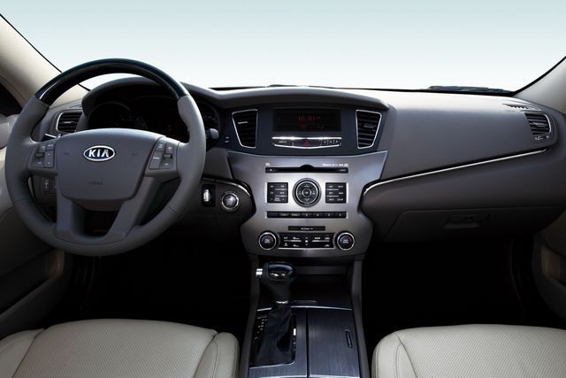 ▲기아 1세대 K7 실내(사진=기아)