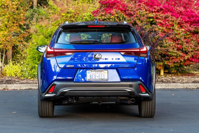 ▲1세대 UX(사진=렉서스)