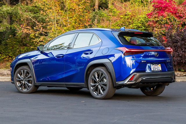 ▲1세대 UX(사진=렉서스)