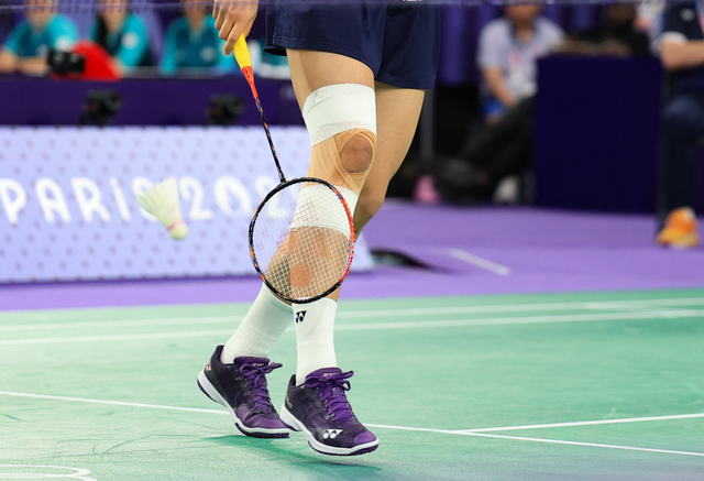 ▲무릎 테이핑 한 안세영 (사진=뉴스1)