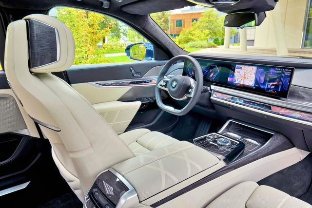 ▲BMW 7시리즈 1열 인테리어(사진=BMW)