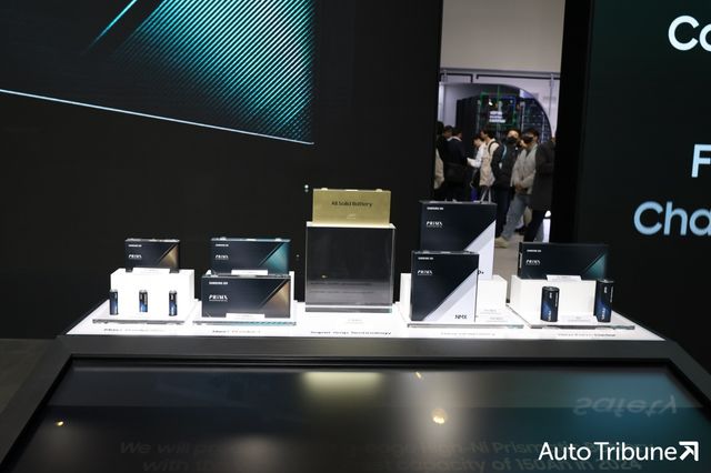 ▲삼성 SDI&nbsp;PRiMX 배터리 현재 및 미래 제품들. 오른쪽 두 번째 아래가 NMX, 위가 LFP+ 배터리다.(사진=김동민 기자)