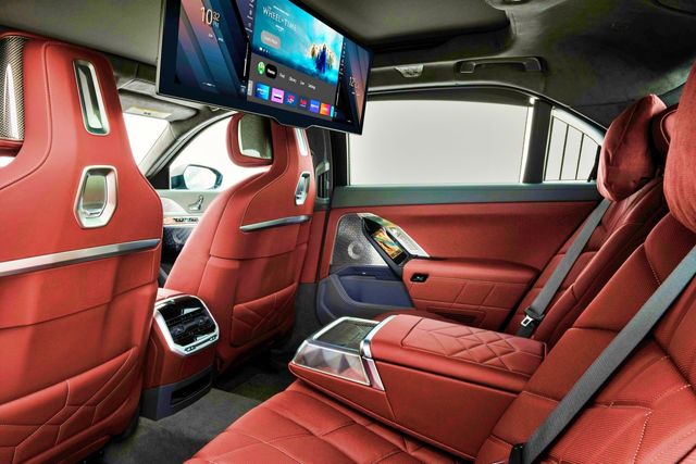 ▲BMW 7시리즈 2열 인테리어(사진=BMW)