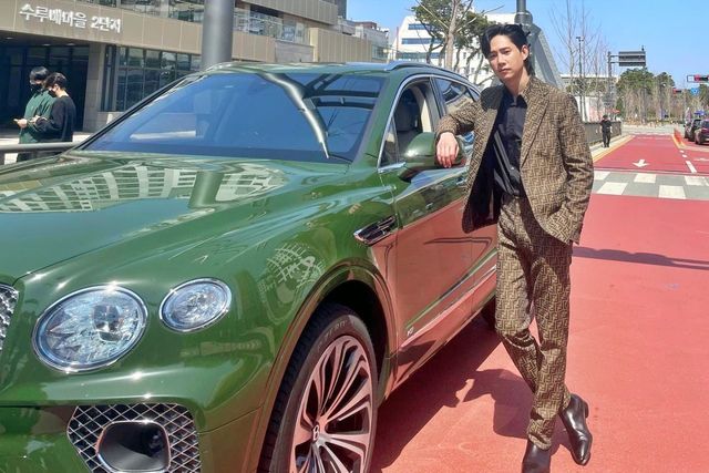 ▲박성훈과 벤틀리 벤테이가(사진=박성훈 SNS)