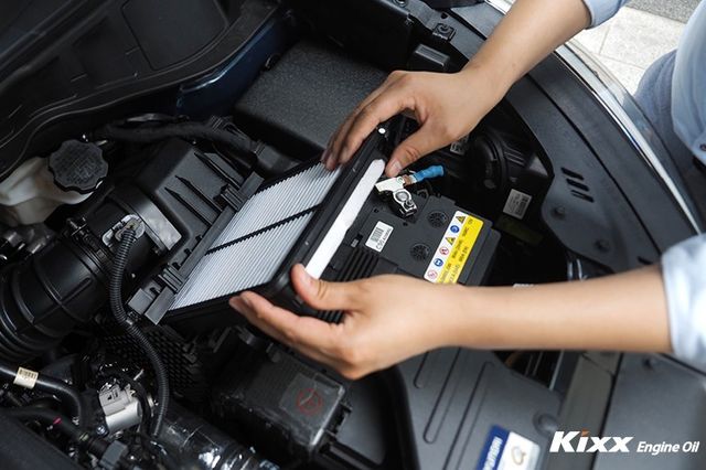 ▲참고사진, 에어 필터 교체 모습(사진=Kixx)