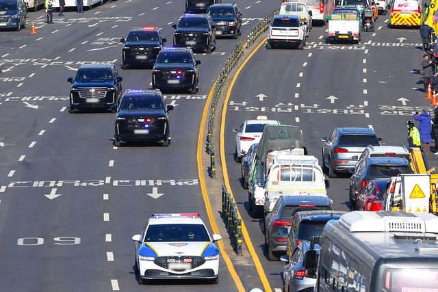 ▲과천 공수처로 향하는 윤석열 대통령(사진=연합뉴스)