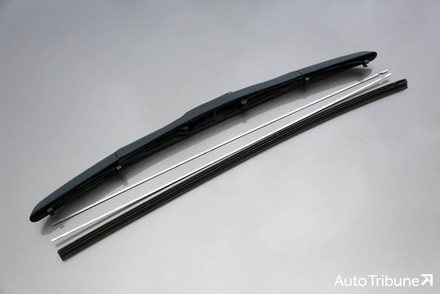 ▲에어로와이퍼는 고무만 교체할 경우 비용이 훨씬 더 저렴하다.(사진=양봉수 기자)