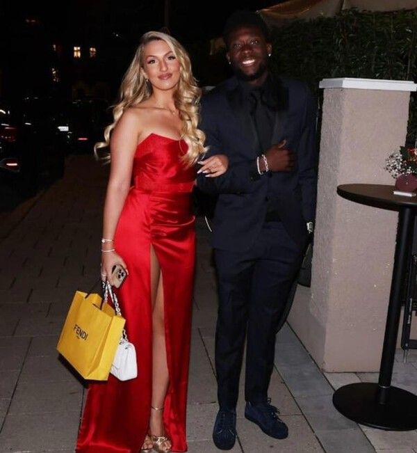 ▲지난 2일 약혼 사진을 게재한 알폰소 데이비스 (사진=빌트)