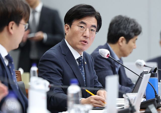 ▲1월 1일 민주당 서면 브리핑에서 발언하는 김성회 대변인 (사진=연합뉴스)