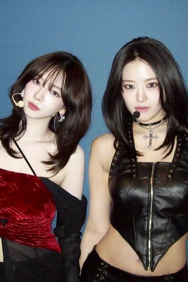 ▲카리나, 안유진 (사진=안유진 SNS)