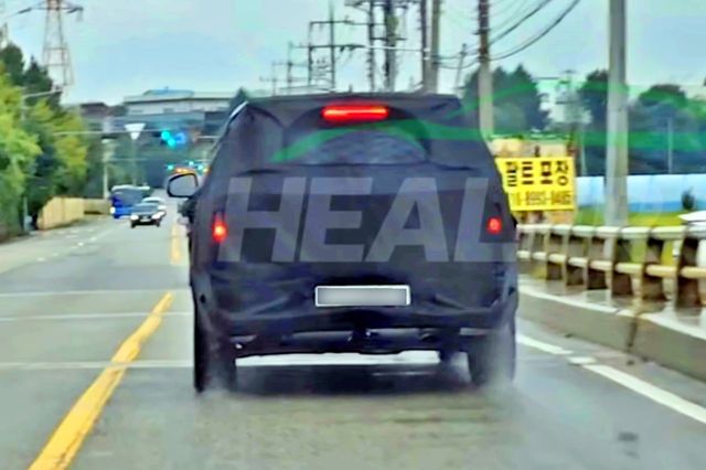 현대 싼타페 부분 변경 모델 테스트카 스파이샷 /사진=유튜브 '힐러 Healer TV'