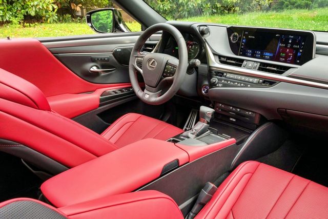 ES /사진=렉서스