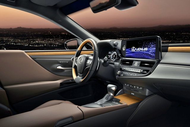 ES /사진=렉서스