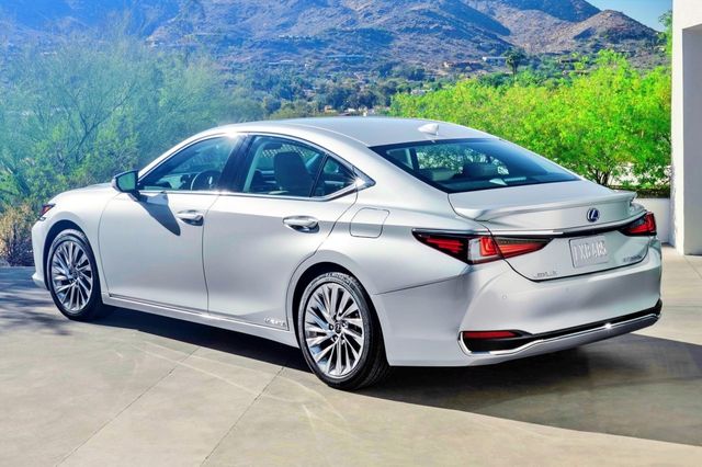 ES /사진=렉서스