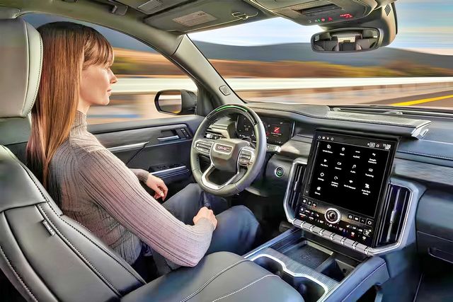 아카디아 슈퍼크루즈 작동 장면 /사진=GMC