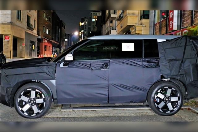 현대 싼타페 부분 변경 모델 EREV 테스트카 스파이샷 /사진=유튜브 '힐러 Healer TV'
