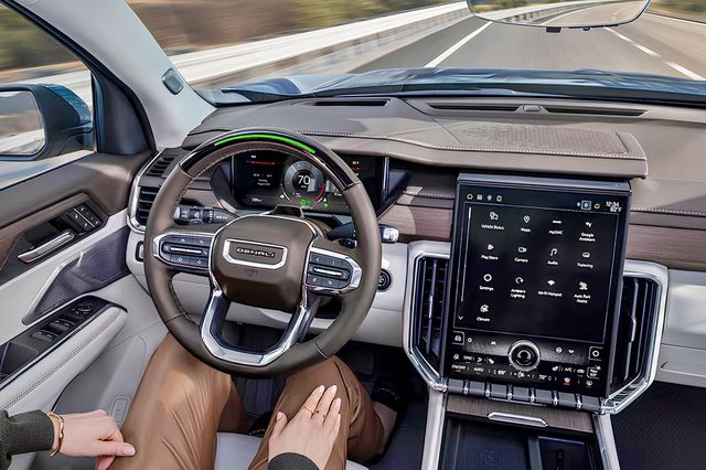 아카디아 슈퍼크루즈 작동 장면 /사진=GMC