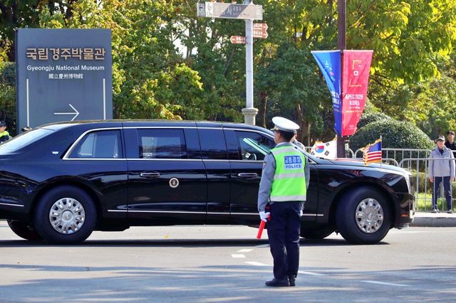 도널드 트럼프 대통령이 타고 이동 중인 캐딜락 프레지덴셜 스테이트 카 /사진=연합뉴스