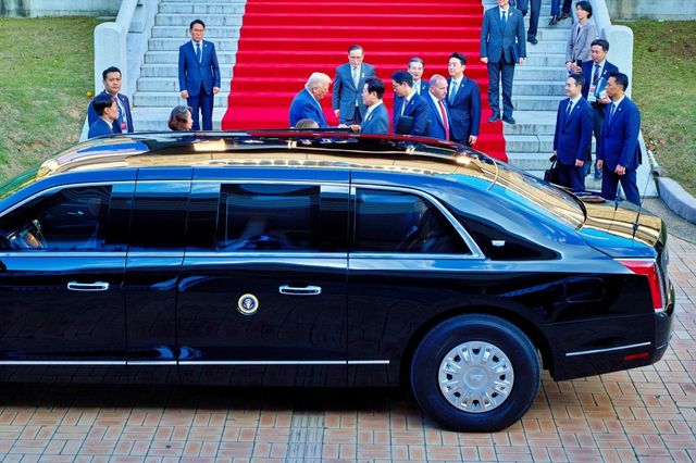 도널드 트럼프 대통령이 타고 이동 중인 캐딜락 프레지덴셜 스테이트 카 /사진=연합뉴스