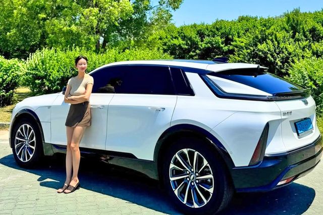 캐딜락 리릭 /사진=한그루 SNS