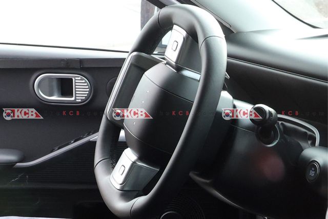 현대 아이오닉 3 실내 스파이샷 /사진=KCB