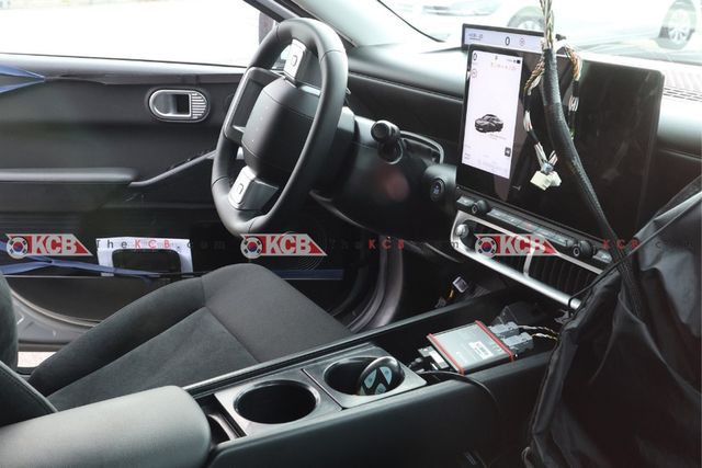 현대 아이오닉 3 실내 스파이샷 /사진=KCB