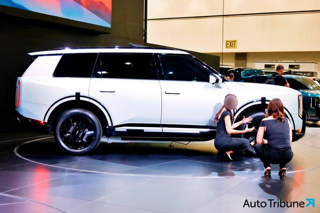 업계 관계자들에게 신형 텔루라이드는 많은 관심을 받았다. /사진=김동민 기자