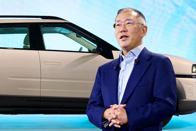 정의선 회장과 넥쏘 /사진=현대차, 편집=오토트리뷴