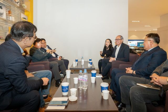 구스타보 콜로시 영업·서비스·마케팅 총괄 부사장, 판매 대리점 및 협력 서비스 네트워크 대표들과 만나 협업 강화 /사진=GM