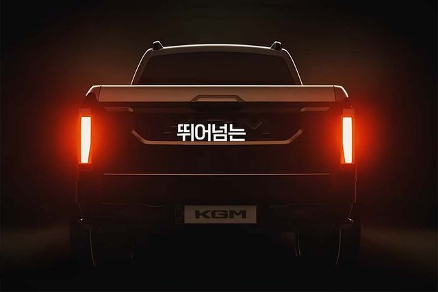신형 무쏘 후면 티저 이미지 /사진=KGM