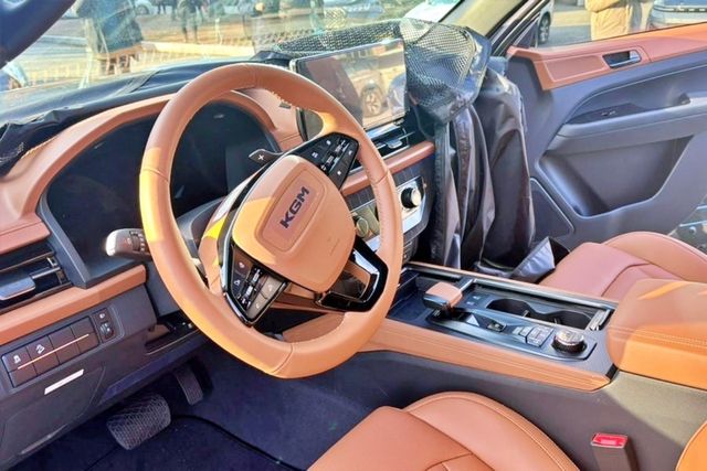 KGM 신형 무쏘 2.0 가솔린 유출 사진 /사진=온라인 커뮤니티