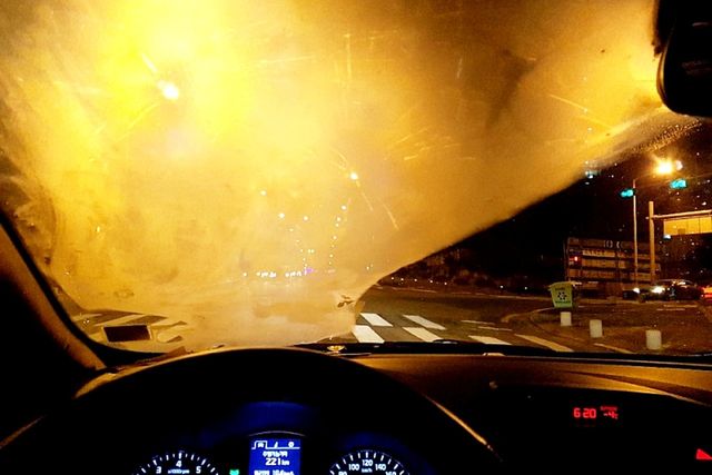 겨울철 실내 순환 모드의 장기간 사용하면 김서림이 쉽게 발생한다. /사진=온라인 커뮤니티