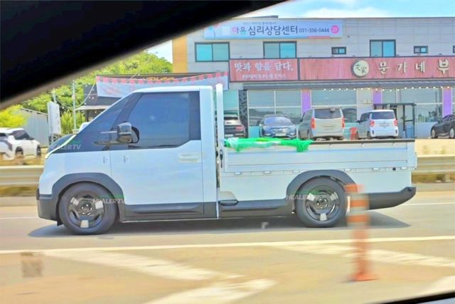 기아 PV5 오픈베드 테스트카 스파이샷 /사진=유튜브 '힐러 Healer TV'