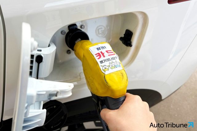 참고사진, 주유 중인 모습 /사진=이서호 기자