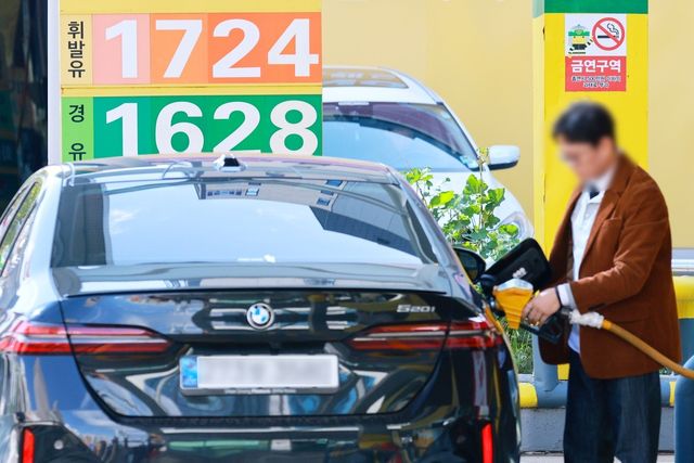 2일 서울 시내 한 주유소에 유가 정보가 표시돼 있다. /사진=연합뉴스