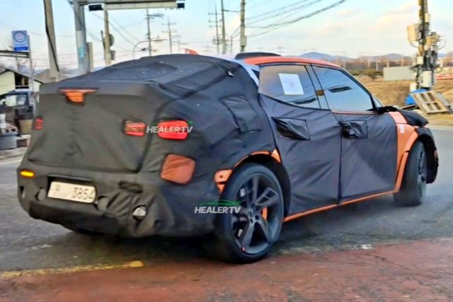 ▲제네시스 GV60 마그마 양산차 스파이샷(사진=유튜브 '힐러 Healer TV')