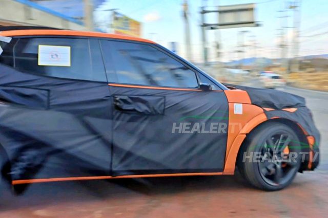 ▲제네시스 GV60 마그마 양산차 스파이샷(사진=유튜브 '힐러 Healer TV')