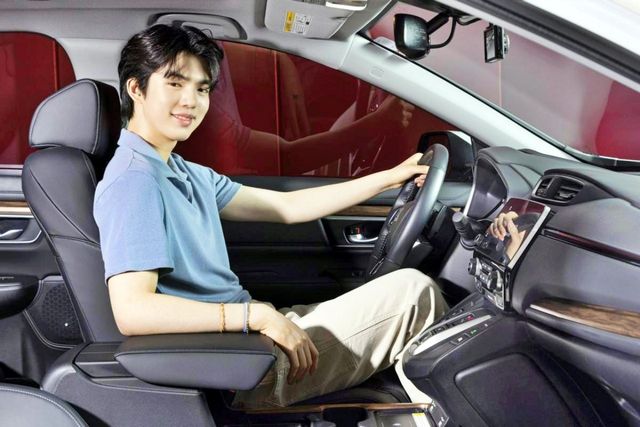 ▲CR-V 하이브리드에 탄 차준환(사진=혼다코리아)