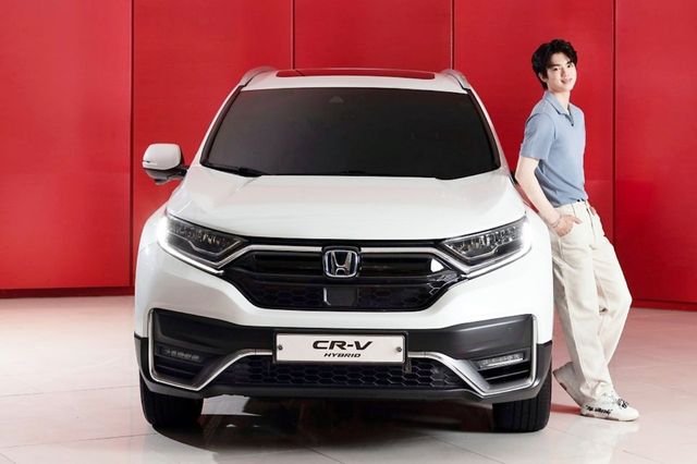 ▲CR-V 하이브리드와 차준환(사진=혼다코리아)