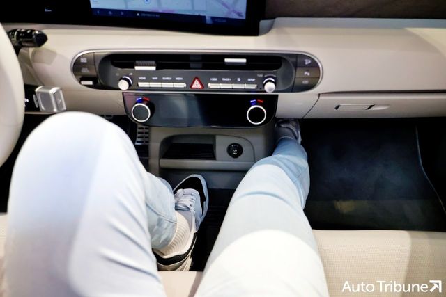 ▲현대 팰리세이드 9인승 1열 중앙 시트 착좌 시 상대적으로 가장 편한 자세(사진=김동민 기자)