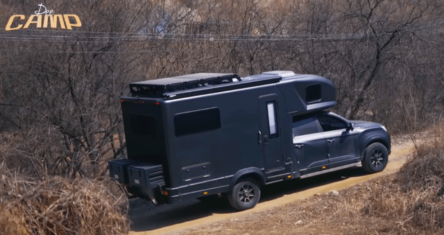 ▲윤도현이 캠핑카를 운전하는 모습(사진=유튜브'윤도현 Yoon Do Hyun')