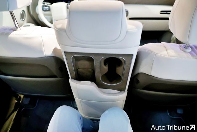 ▲현대 팰리세이드 9인승 1열 중앙 시트 사용 시 2열 중앙 시트 시야 및 공간(사진=김동민 기자)