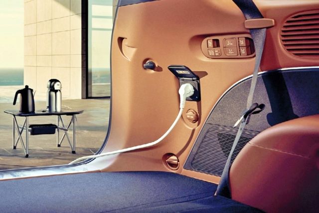 ▲팰리세이드 하이브리드 실내 V2L(사진=현대차)