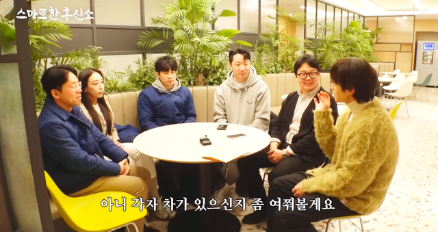 ▲현대모비스 직원에게 소유 차량을 묻는 이석훈(사진=유튜브'모비스라이브')