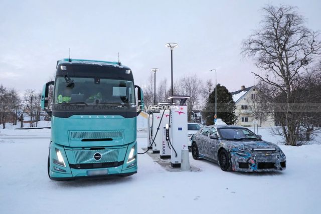 ▲테스트용 페라리 전기차 (사진=carscoops.com)