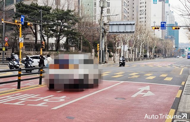 ▲비보호 좌회전을 하는 교차로 (사진=오토트리뷴)