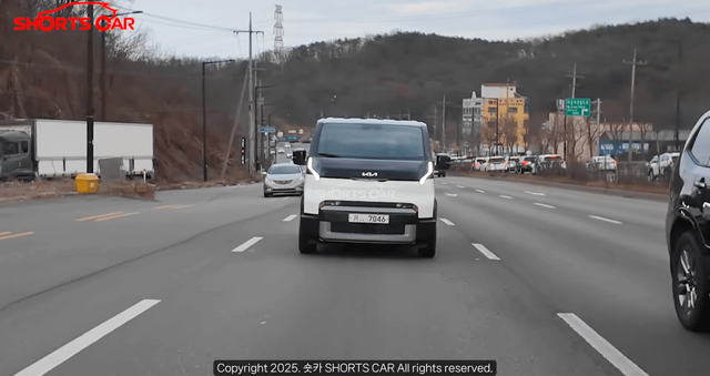 ▲기아 PV5 카고 스파이샷(사진=유튜브'숏카 SHORTS CAR')