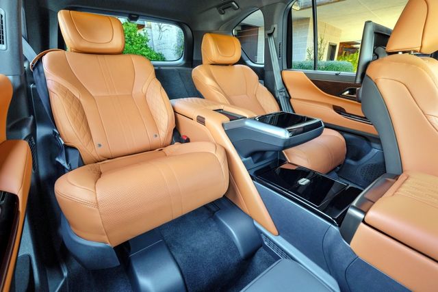 ▲LX 700h VIP(사진=렉서스)